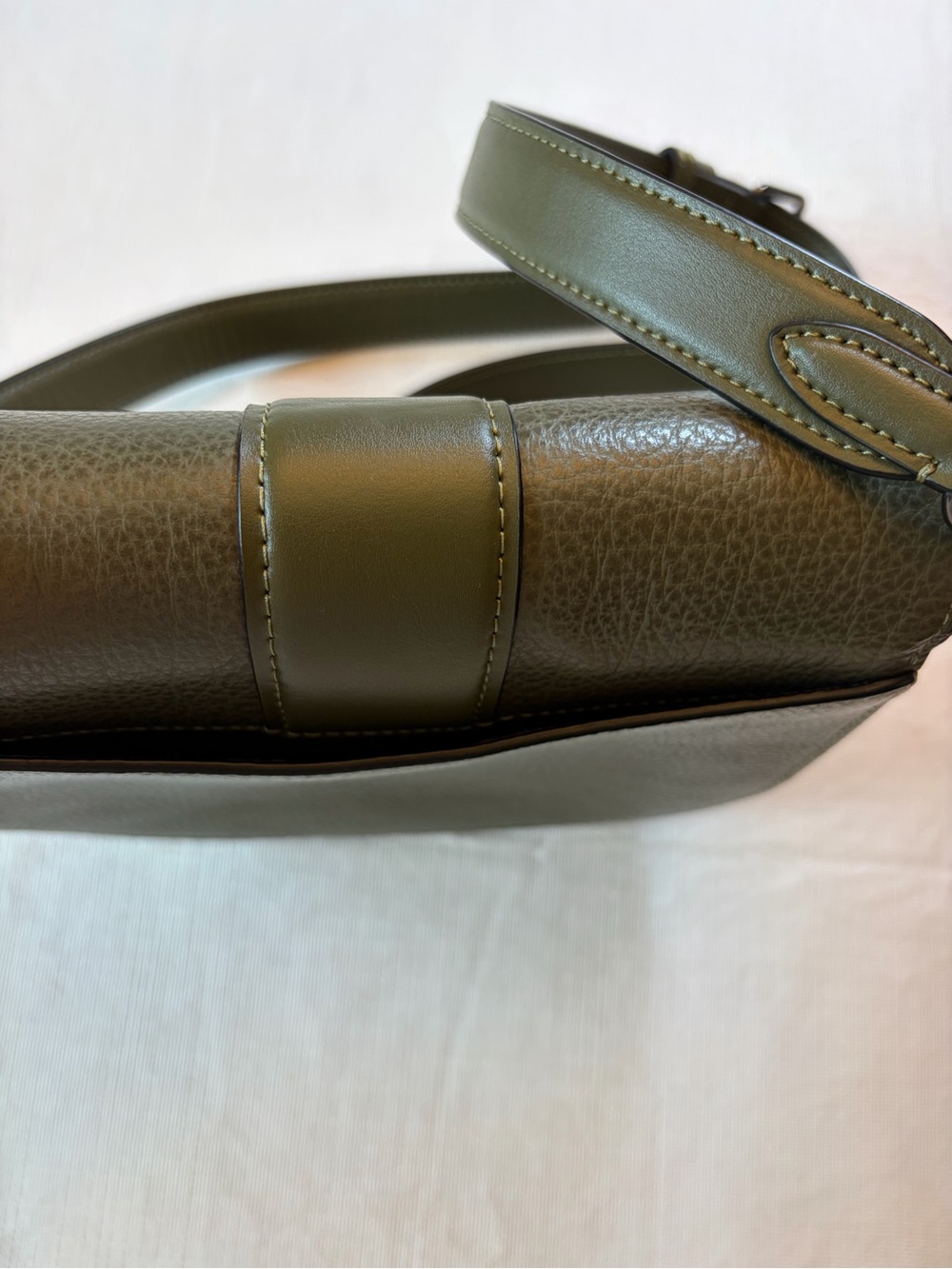 Olive Green vintage and rare Coach Leather & Suede Crossbody Bag - Picture 9 of 10